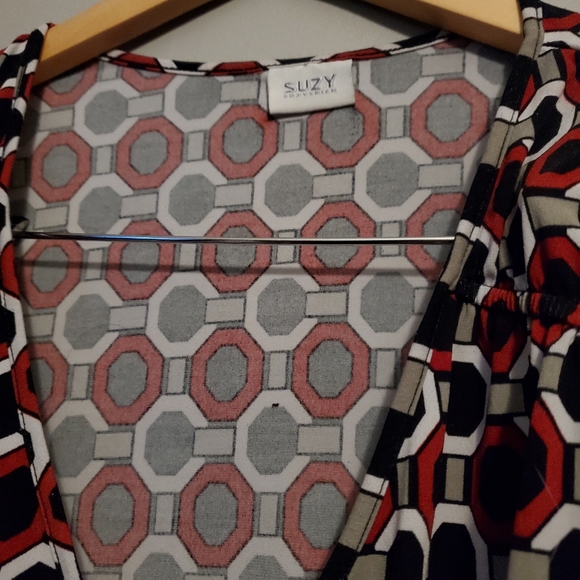 Suzy Shier Printed Black/Grey/White/Red Shirt - Size M - Picture 4 of 6